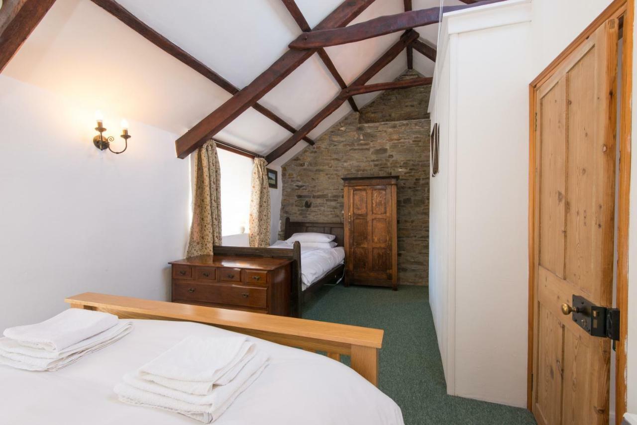 Hallagather Farmhouse Crackington Haven Esterno foto